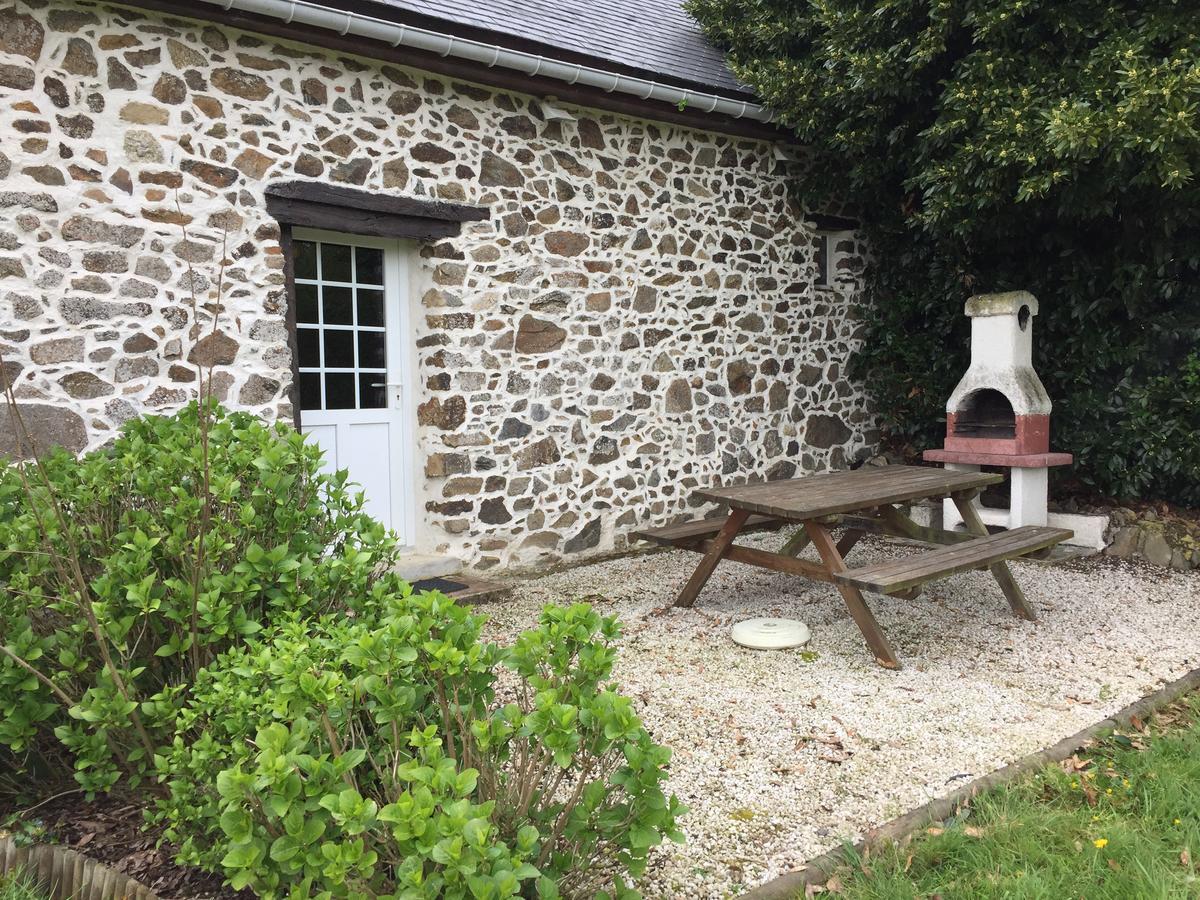 Gites Au Clos Du Lit Saint-Aaron Exterior foto